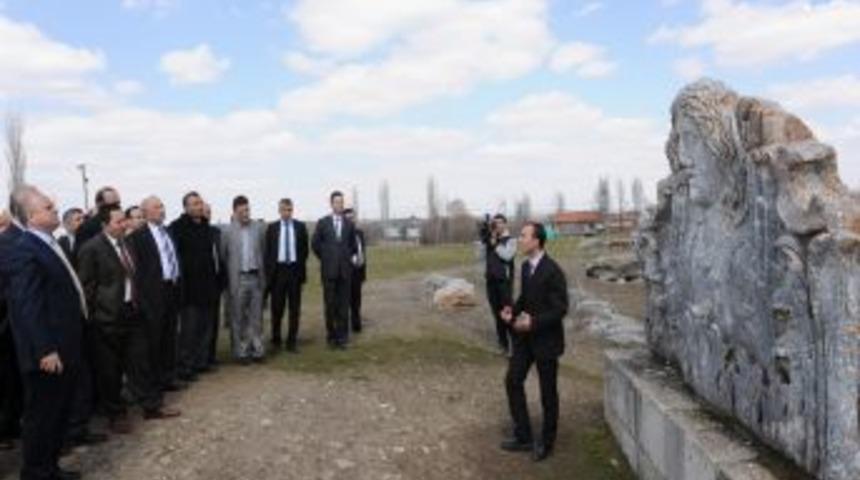 Valiler, Tarihi &Ccedil;avdarhisar Borsası'nda 'gong' &Ccedil;aldı