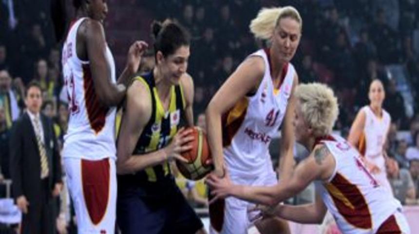 Galatasaray&rsquo;ı da yenen Fenerbah&ccedil;e finale koşuyor