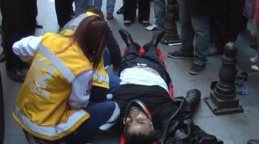 Beyoğlu'nda motosiklet kazası: 1 &ouml;l&uuml;