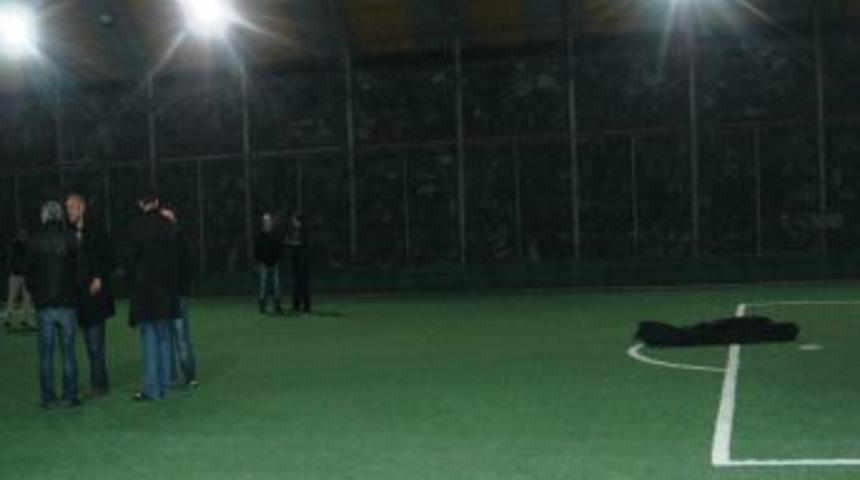 Futbol Tutkunu Gen&ccedil;, Altı Pas &Ccedil;izgisinde Can Verdi