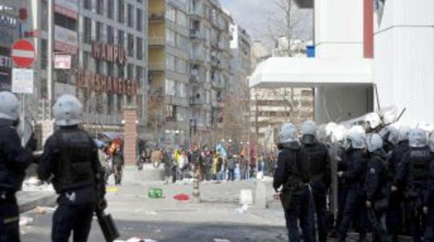 Kızılay eylemleri esnafı mağdur ediyor