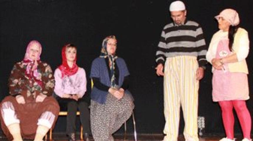 Amat&ouml;r Tiyatrocular'dan muhteşem gala