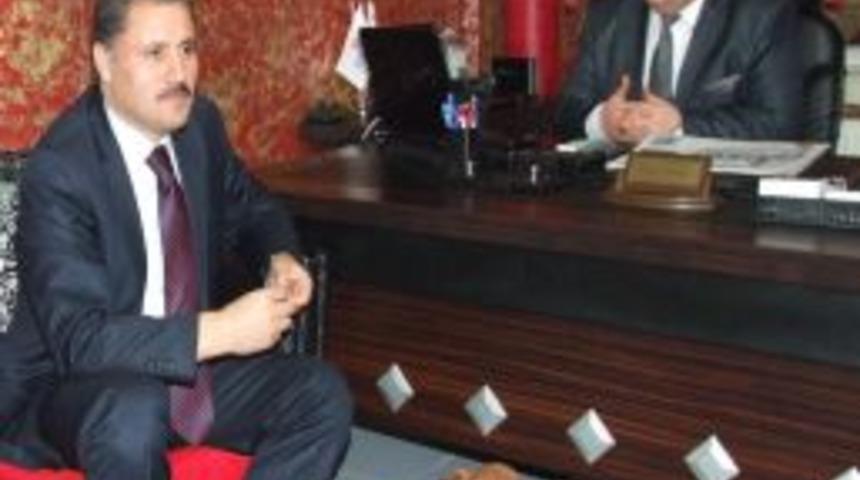 Belediye Başkanı &Ccedil;akır, Almanak'ı Beğendi