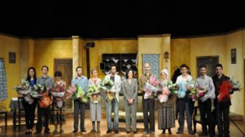 "ocak" Adlı Tiyatro Oyununa Yoğun İlgi