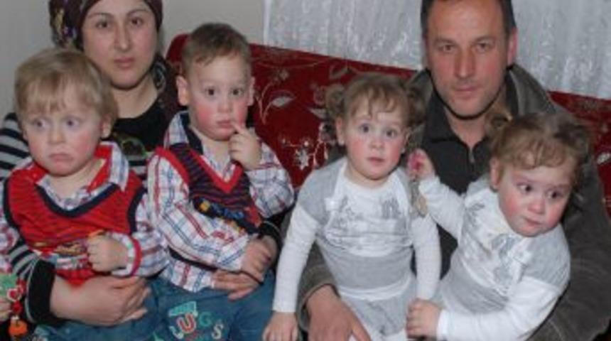 Dördüzlerin Ailesi Çaresiz