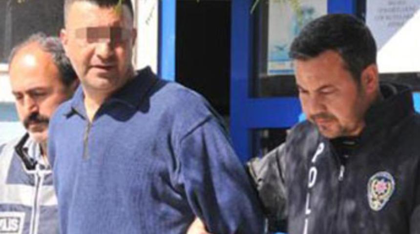 &Ouml;ğretmen &ouml;ğrencisini sınıfta taciz etti