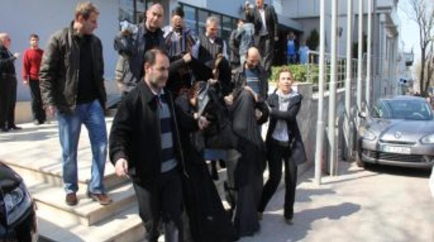 Pazar yerinde yankesicilik yapan 4 kadın tutuklandı