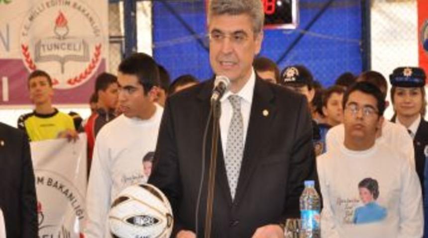 Tunceli'de şehitler i&ccedil;in futbol turnuvası