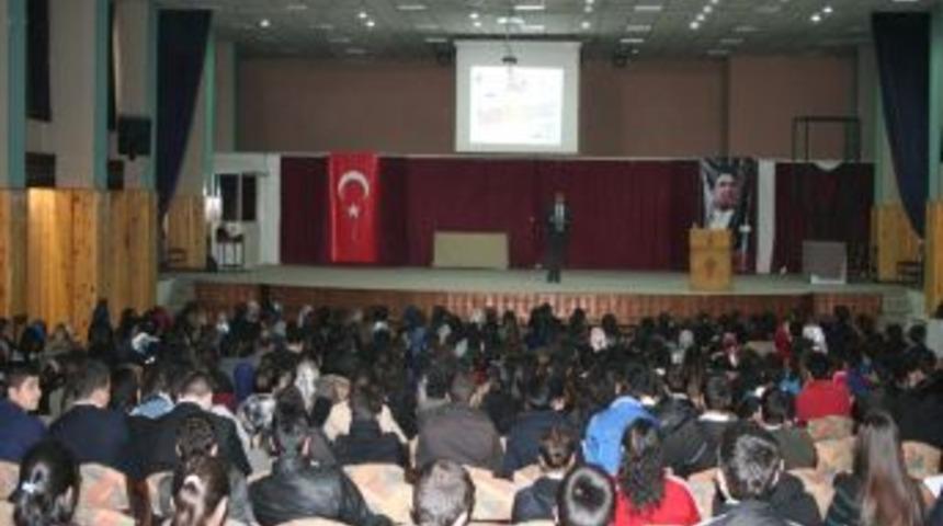 YGS'ye girecek &ouml;ğrencilere motivasyon semineri