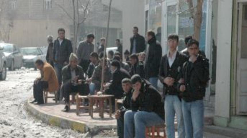 Muş&rsquo;ta iki mevsim bir arada yaşanıyor