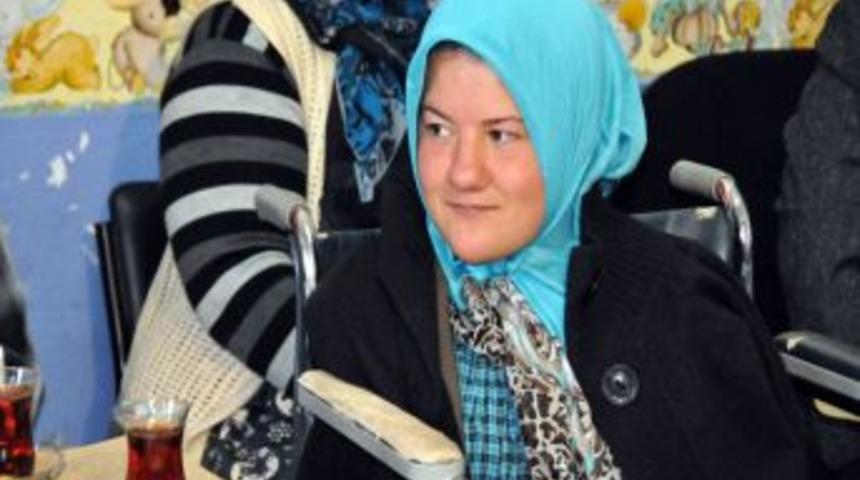 Vali Kahraman ve eşi, manevi kızlarını ziyaret etti