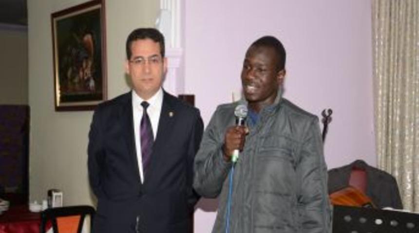 Emniyet, g&ouml;n&uuml;ll&uuml; el&ccedil;ilerle yemekte buluştu