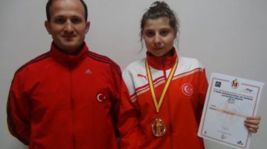 Feza Koleji &ouml;ğrencisi Merve Yazıcı'nın uluslararası başarısı