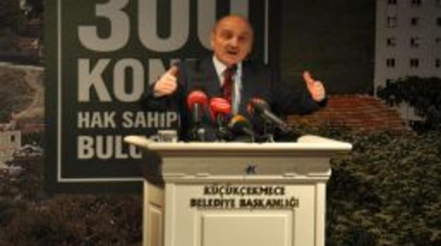 Bakan Bayraktar'dan ayakkabılı protestosuna esprili cevap