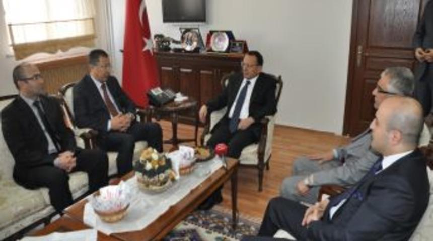 Kazakistan B&uuml;y&uuml;kel&ccedil;isi'nden Vali Ulvi Saran'ı Ziyaret