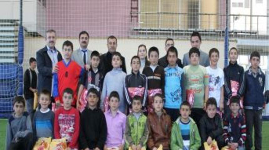 G&uuml;len Y&uuml;zler&rsquo;de futbol heyecanı yaşandı