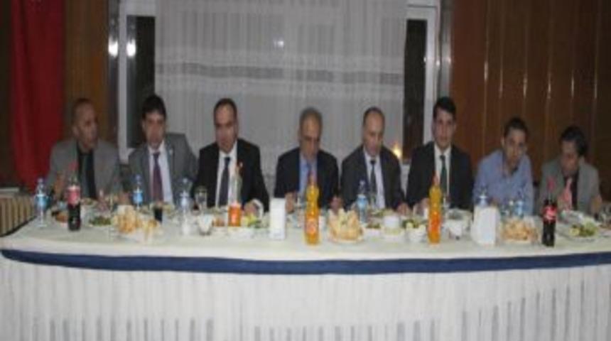 Gazeteciler Yemekte Buluştu