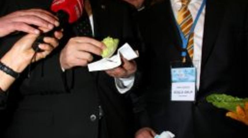 Bakan Eker'in &Ccedil;iğ K&ouml;fte Keyfi