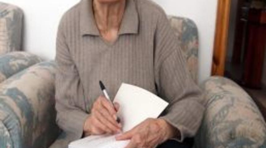 &Ccedil;anakkale'nin İlk Kadın Milletvekili Evinde Hapis Kaldı