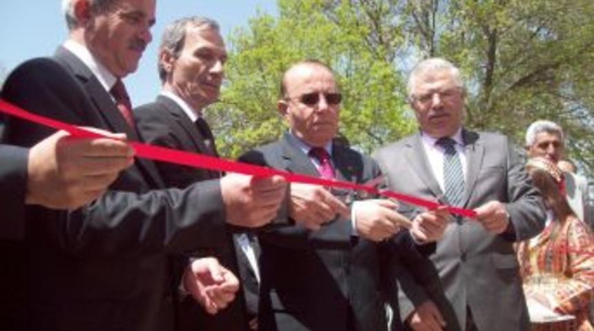 Vali Oğuz, Gelendost &lsquo;ta s&uuml;t ineği dağıtım t&ouml;renine katıldı