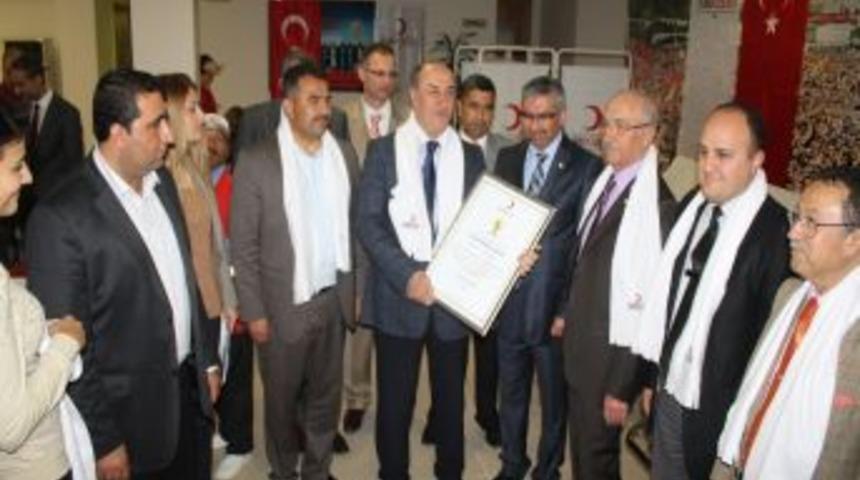 AK Partililer Kızılay'a kan bağışında bulundu