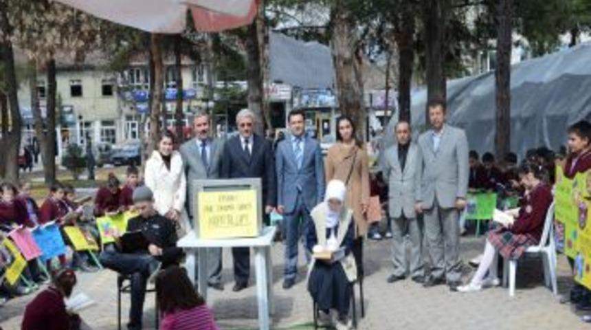 Kitap okumak i&ccedil;in televizyonun fişini &ccedil;ektiler