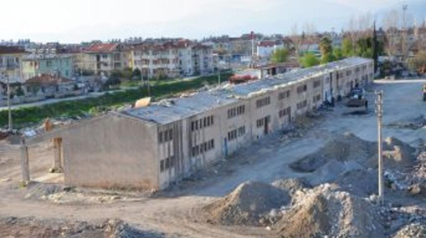 Fethiye AVM ve Yaşam Merkezi i&ccedil;in yıkımlar başladı