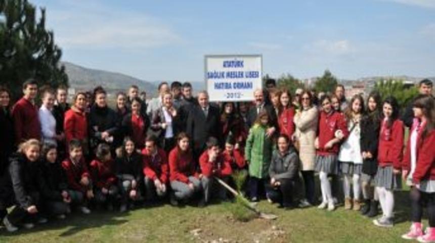 Atat&uuml;rk Sağlık Meslek Lisesi &ouml;ğrencileri, hatıra ormanı oluşturdu