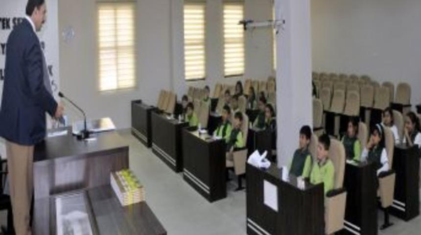 &Ouml;zel İrem &ouml;ğrencileri Başkan Kurtulan&rsquo;ı ziyaret etti