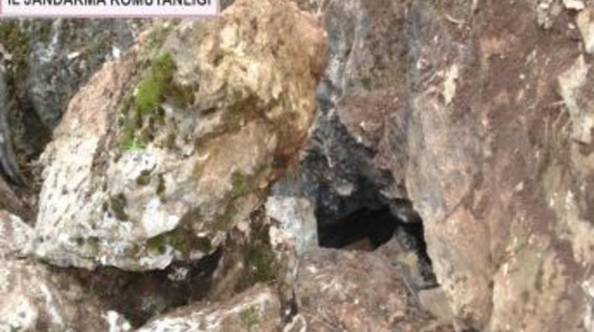 Eruh'ta PKK'ya ait m&uuml;himmat ve yaşam malzemesi ele ge&ccedil;irildi