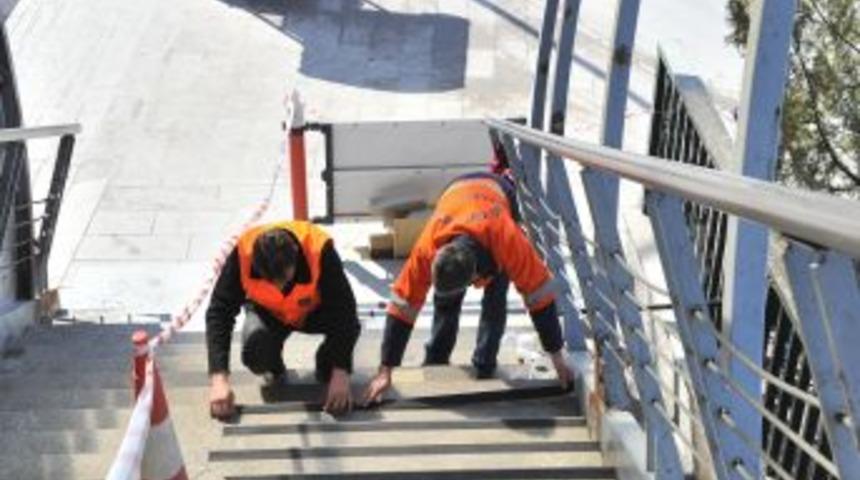 Başkent'te yaya ge&ccedil;itleri bakıma alındı