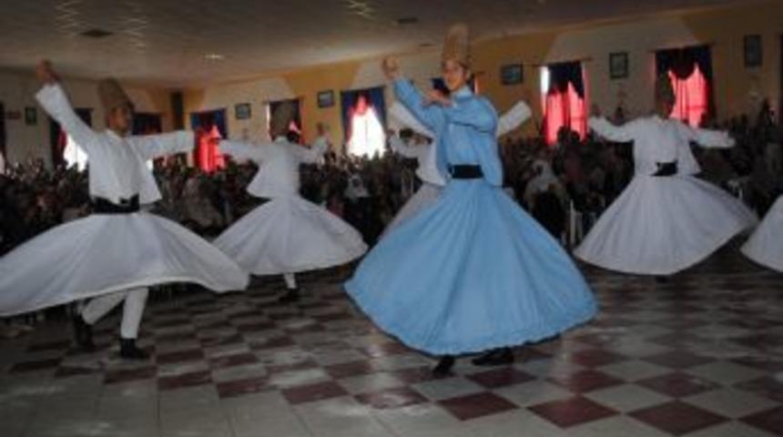 K&uuml;&ccedil;&uuml;k semazenler alemlerin efendisi i&ccedil;in d&ouml;nd&uuml;