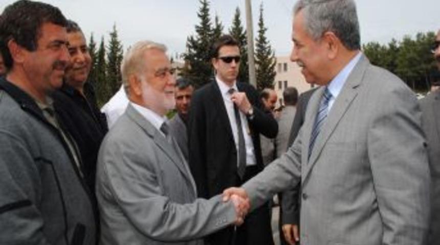 Arın&ccedil;, asker arkadaşı, emekli m&uuml;ft&uuml;y&uuml; 25 yıl sonra cami a&ccedil;ılışında tanıdı