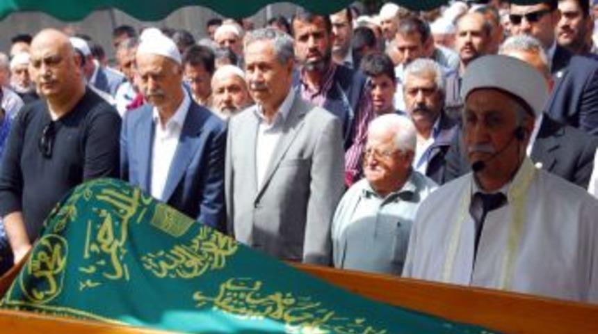 Başbakan Yardımcısı Arın&ccedil;, Cenazede