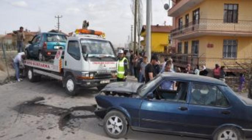Aksaray'da ehliyetsiz s&uuml;r&uuml;c&uuml; otomobili kanala u&ccedil;urdu