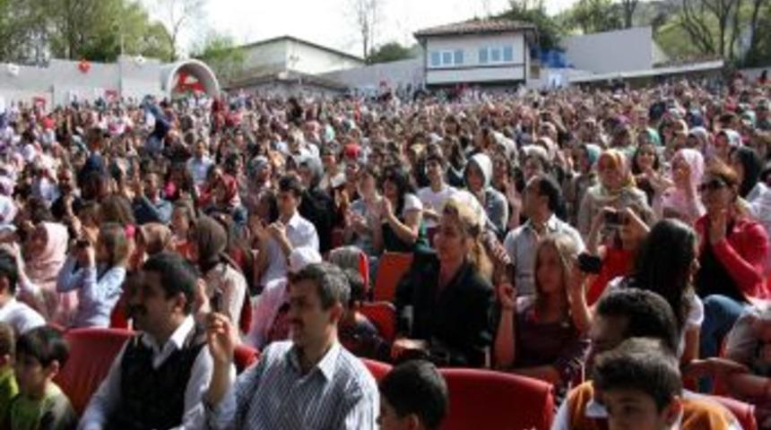 ANAFEN ve FEM &ouml;ğrencileri Ayna konseriyle stres attı