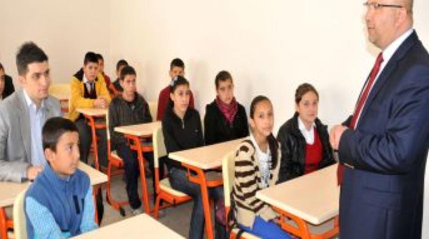 Belediye, bilgi evi &ouml;ğrencilerine bilgisayar ve para &ouml;d&uuml;l&uuml; verecek