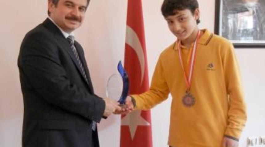 &Ccedil;ağrı Koleji, Ulusal Matematik Yarışması'nda bronz madalya kazandı