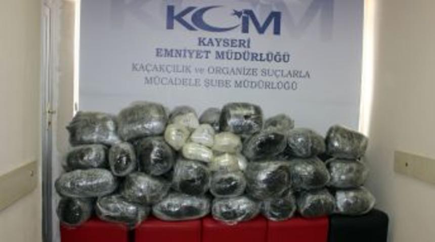 Kayseri'de, yılbaşından bu yana 1 ton 40 kilo uyuşturucu madde ele ge&ccedil;irdi