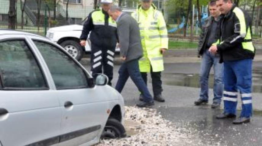 Edirne&rsquo;de &ccedil;&ouml;ken yollar s&uuml;r&uuml;c&uuml;lere zor anlar yaşatıyor