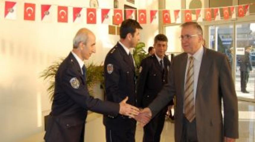 G&uuml;zelbey: Polis milletin g&ouml;nl&uuml;nde taht kurmuştur