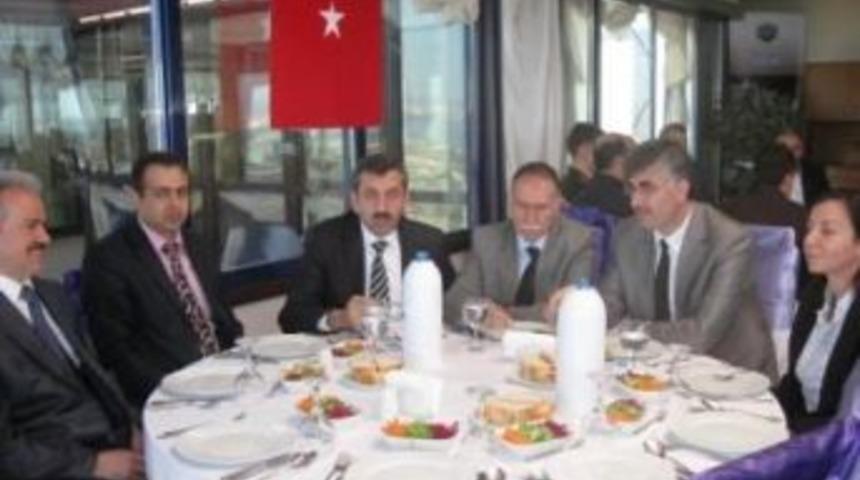 Altınova Kaymakamlığı'ndan anlamlı program