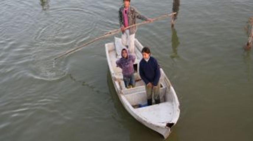 Selden zarar g&ouml;ren 11 k&ouml;ye 423 bin liralık yardım yapıldı