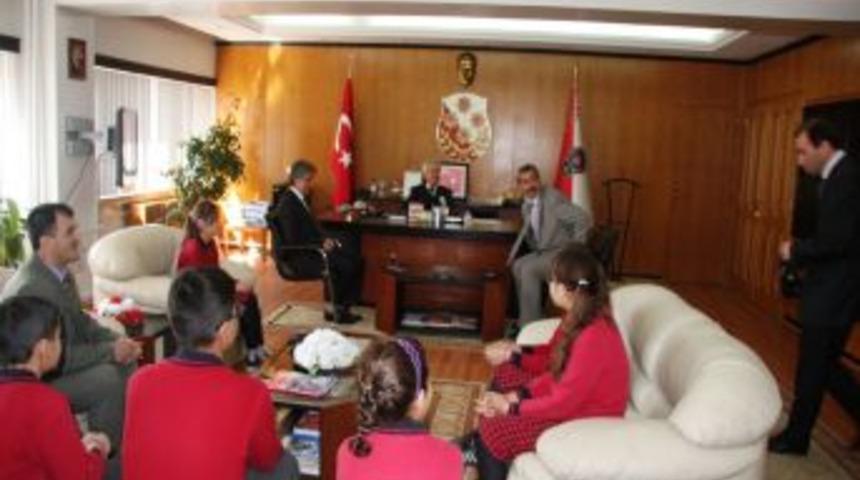 &Ouml;ğrencilerden &lsquo;Polis Amca&rsquo;ya ziyaret