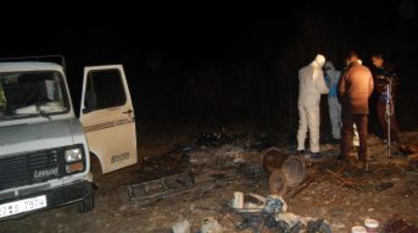 Aydınlanmak i&ccedil;in yaktıkları mum kendilerini de yaktı