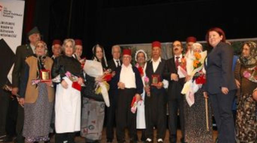 Yaşlıların '&Ccedil;anakkale Ge&ccedil;ilmez'i duygulandırdı