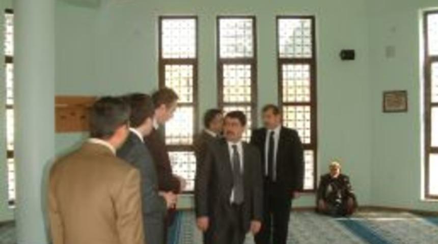 Vali Şahin, Memur-Sen Camii'ni ziyaret etti