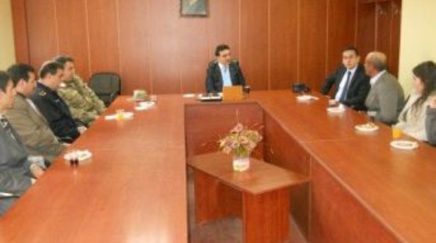 Şehit aileleriyle bir araya geldi