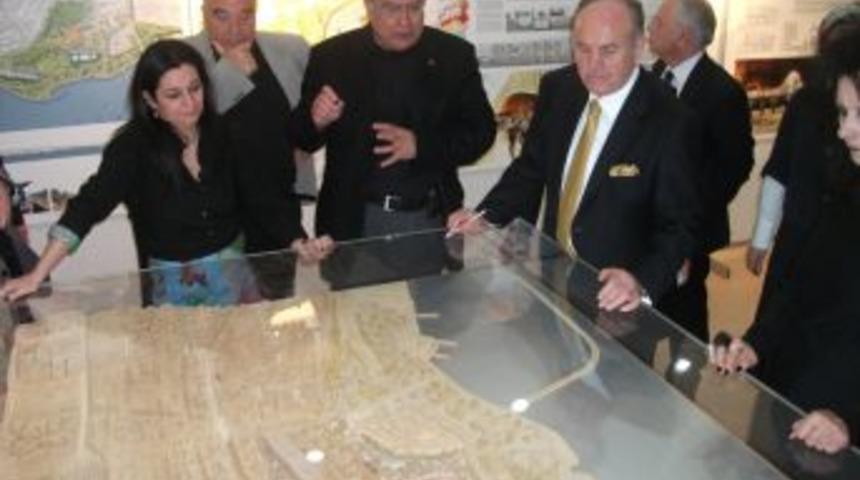 Başkan Topbaş, Yenikapı i&ccedil;in hazırlanan projeleri inceledi