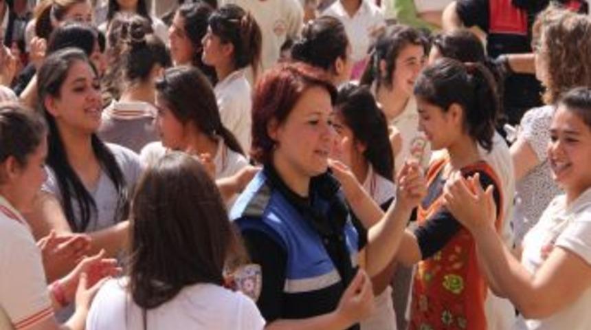 Merk&uuml;r Ve Para'nın G&ouml;sterisine B&uuml;y&uuml;k Alkış